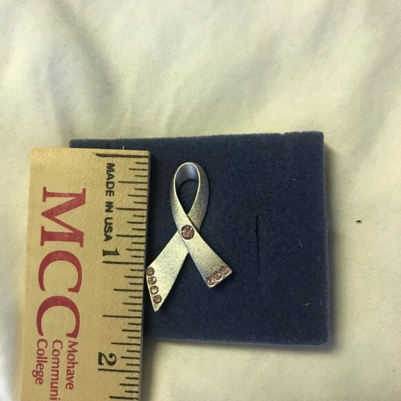Avon 2000 Breast Cancer pink ribbon pin - goldtone - Picture 7 of 7